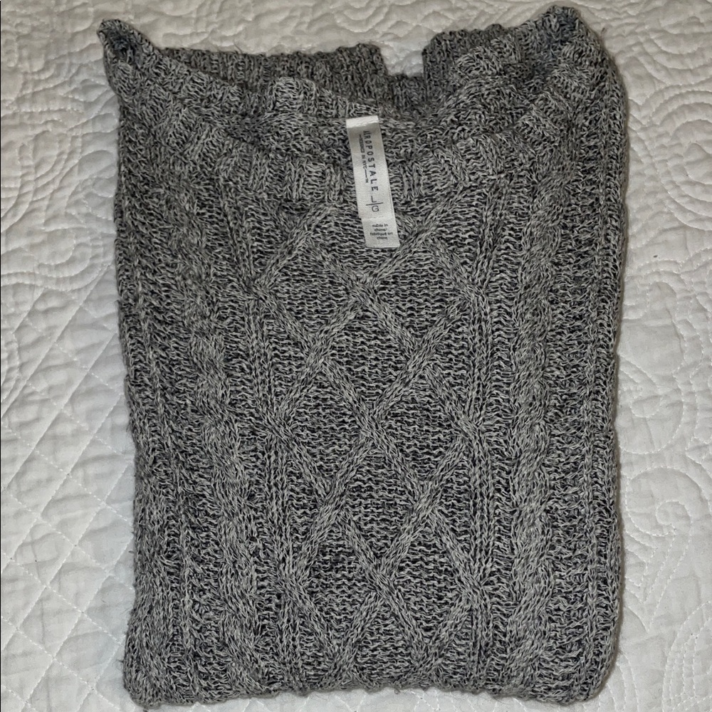 Aeropostale Gray Cable Knit Crew Neck Sweater. Long sleeve. Large.